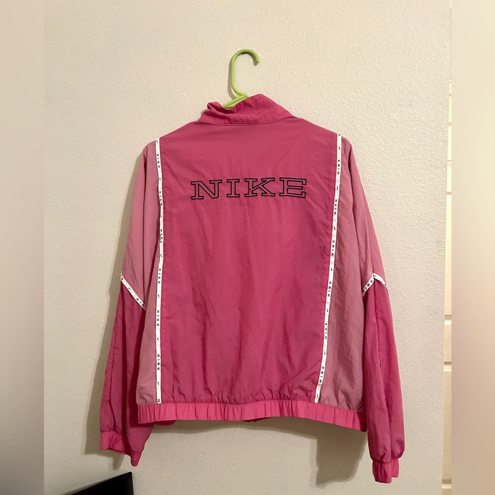 Pink Nike Windbreaker Rare Hard to find! Size Medium